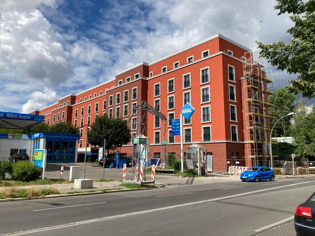 66 monkeys Wohnheim, Mühlenstraße 25